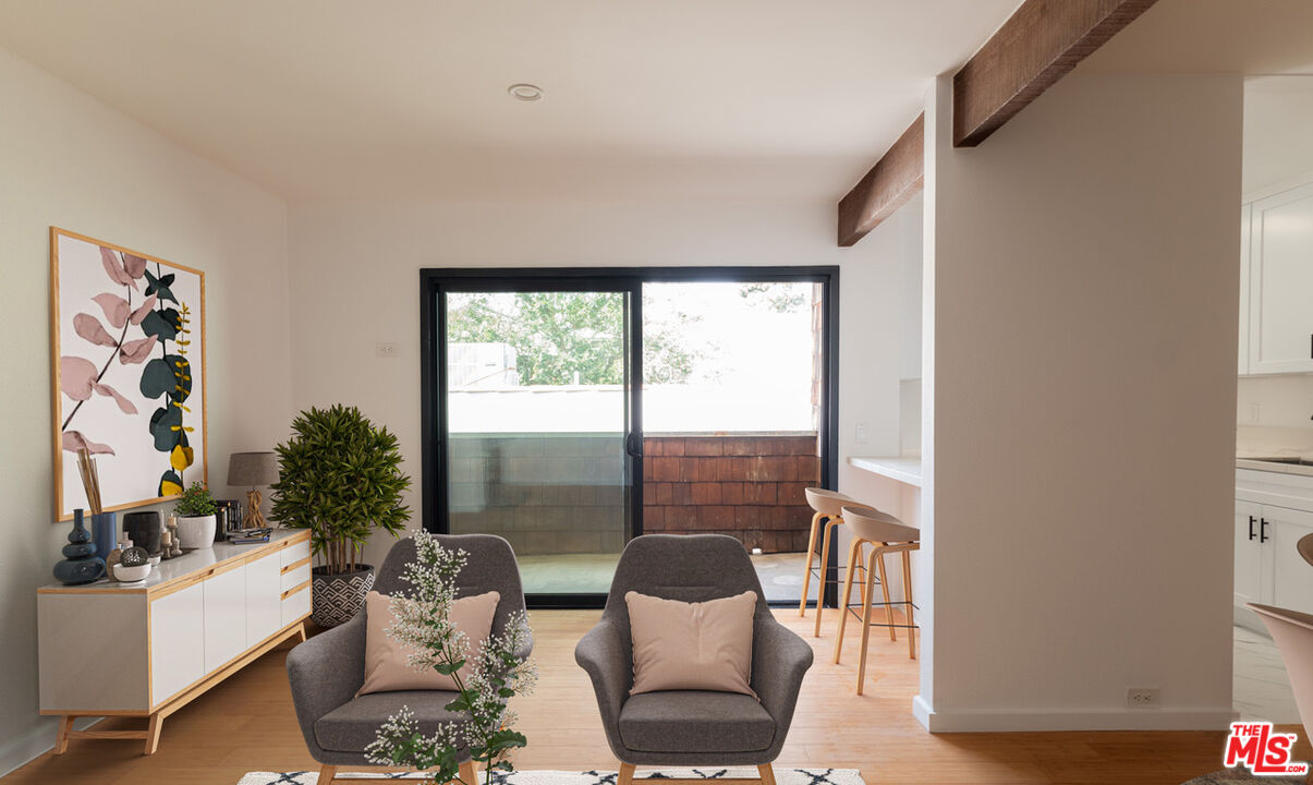 9007 Rangely Ave Unit: 3