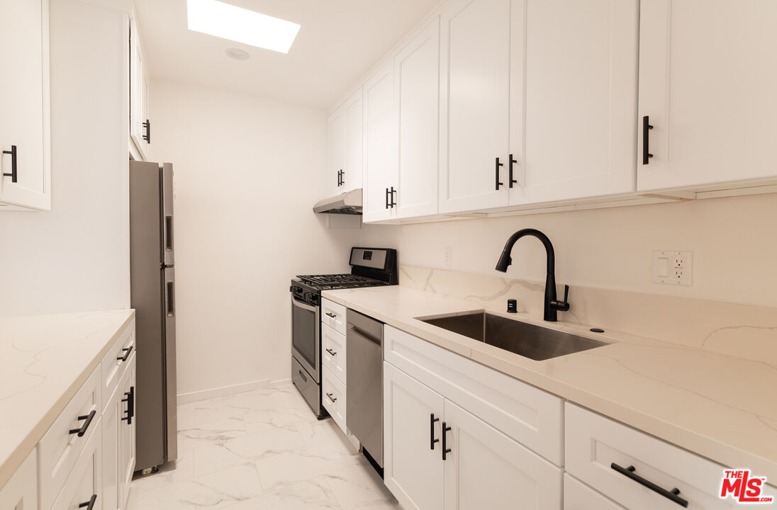 9007 Rangely Ave Unit: 3