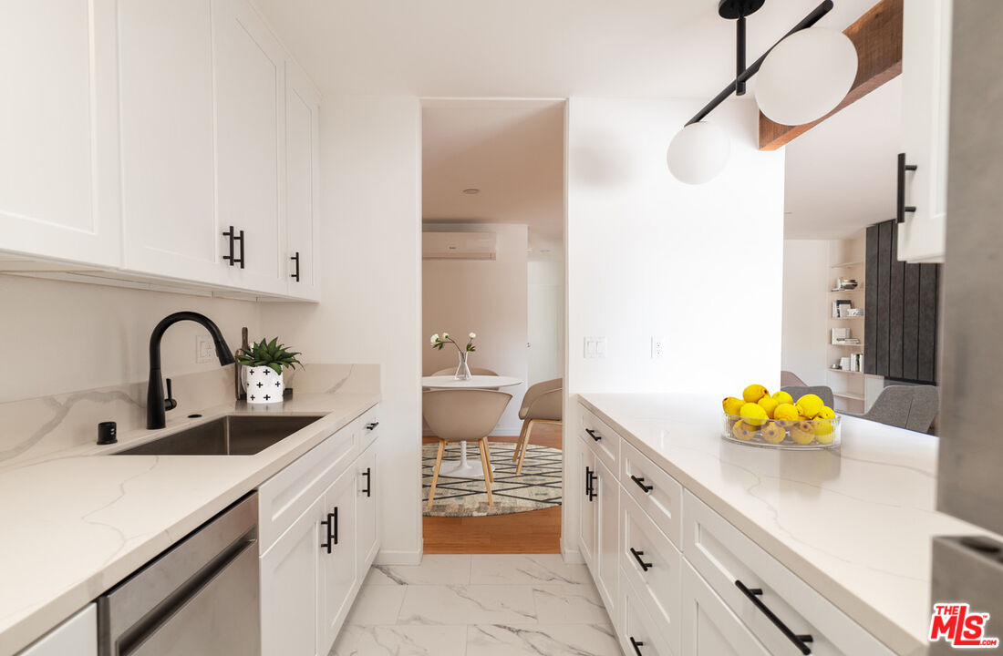 9007 Rangely Ave Unit: 3