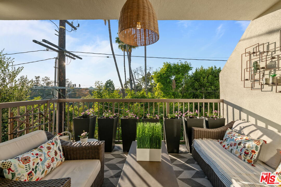 911 N Kings Rd Unit: 311