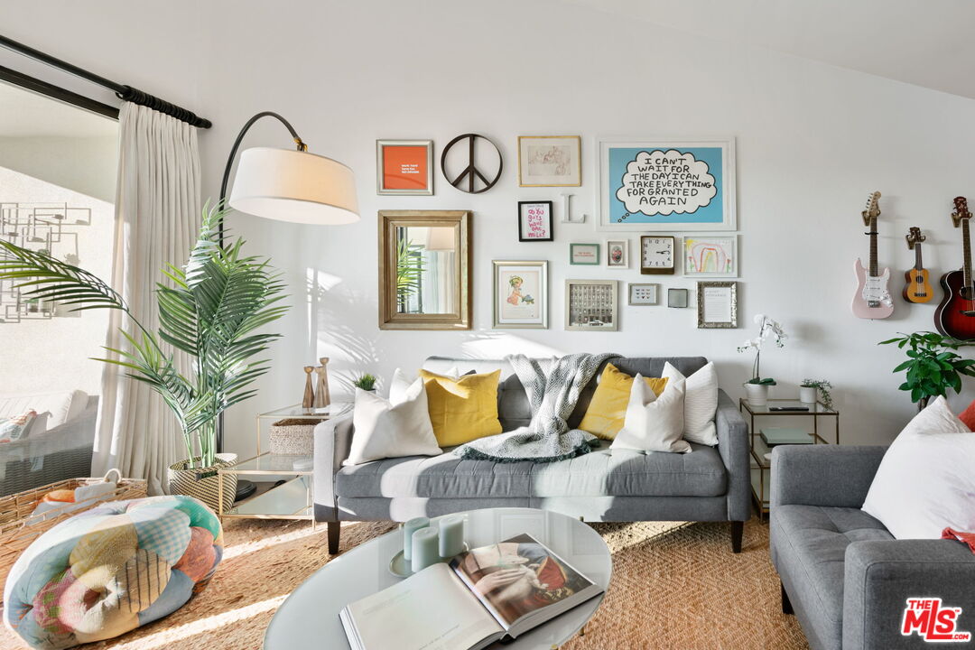 911 N Kings Rd Unit: 311