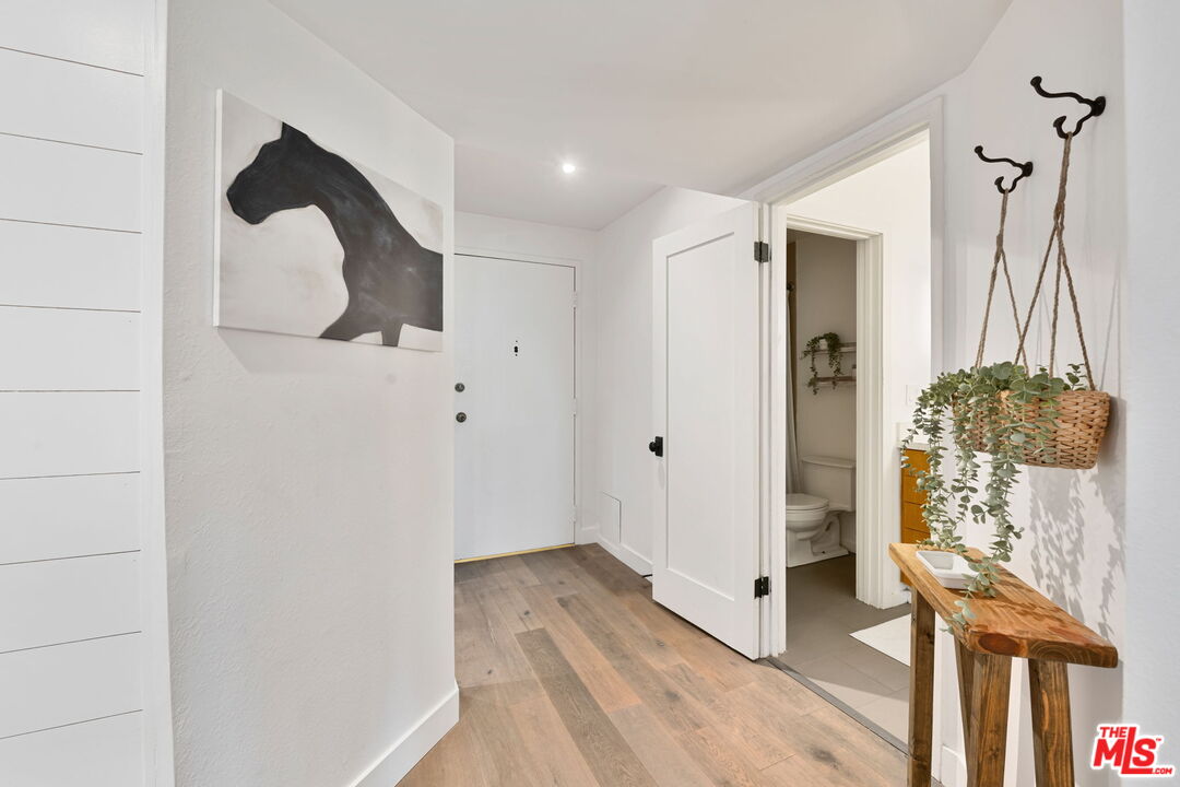 911 N Kings Rd Unit: 311