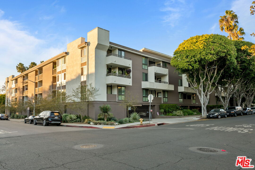 911 N Kings Rd Unit: 311