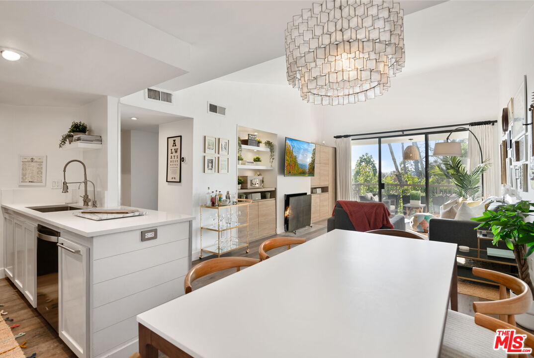 911 N Kings Rd Unit: 311