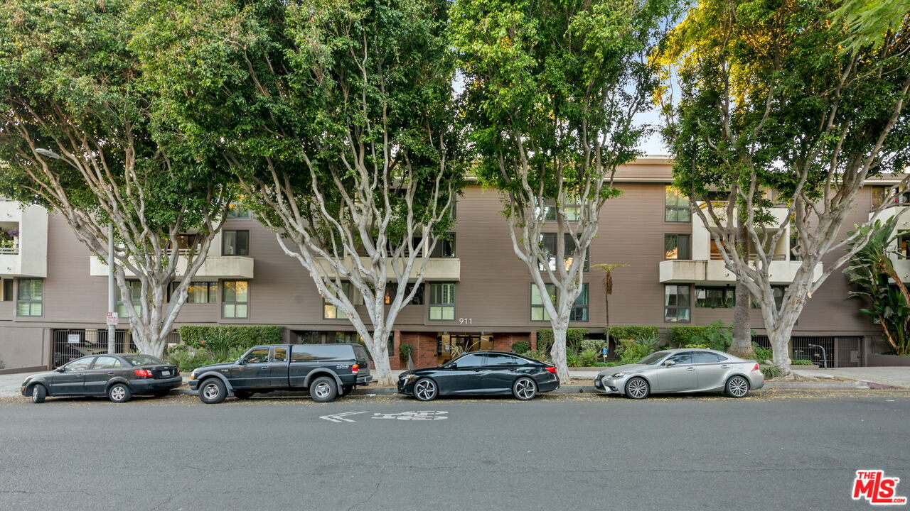 911 N Kings Rd Unit: 311