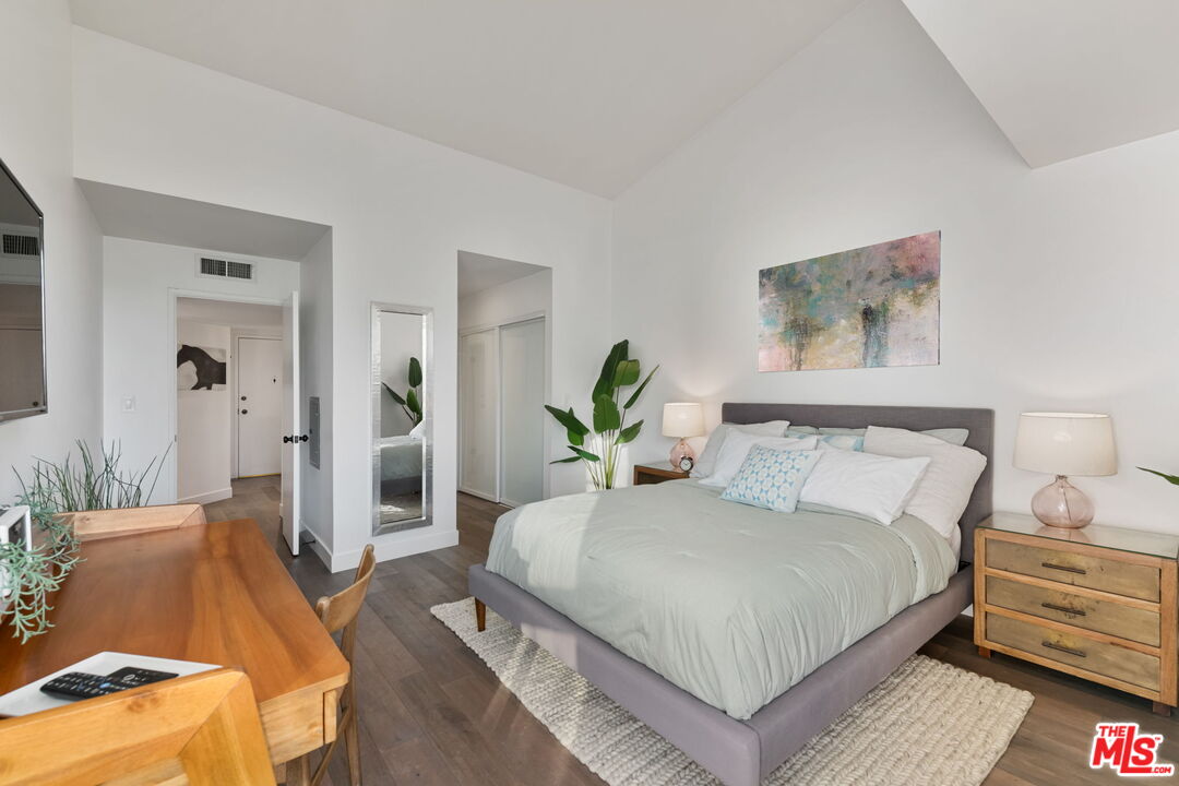 911 N Kings Rd Unit: 311