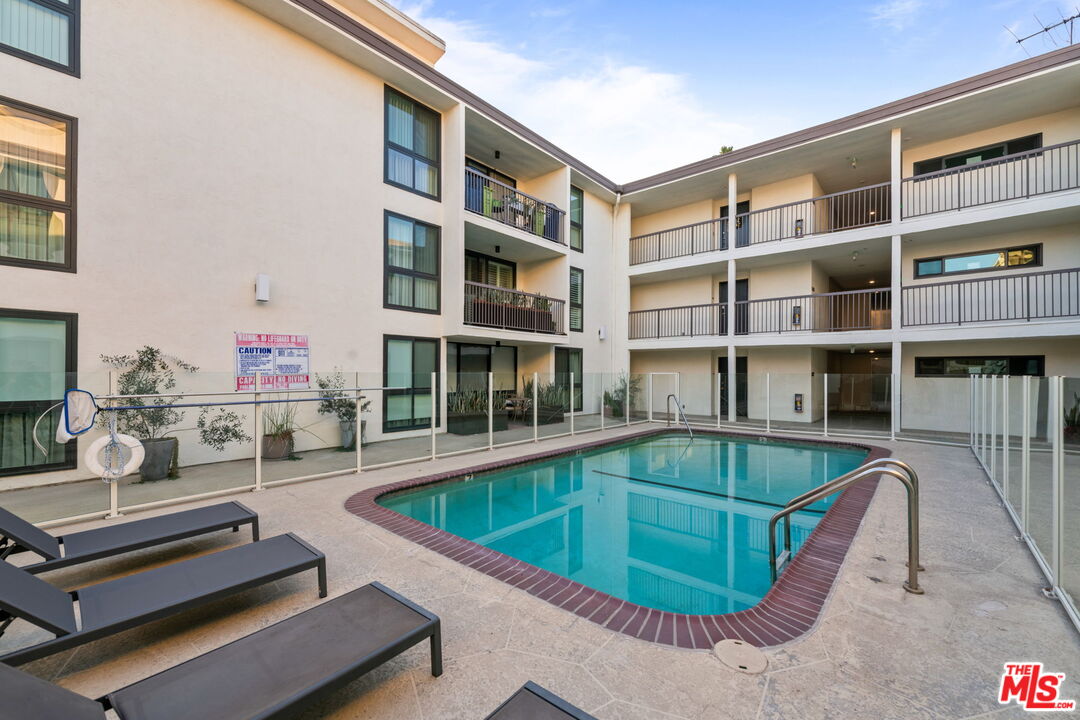 911 N Kings Rd Unit: 311