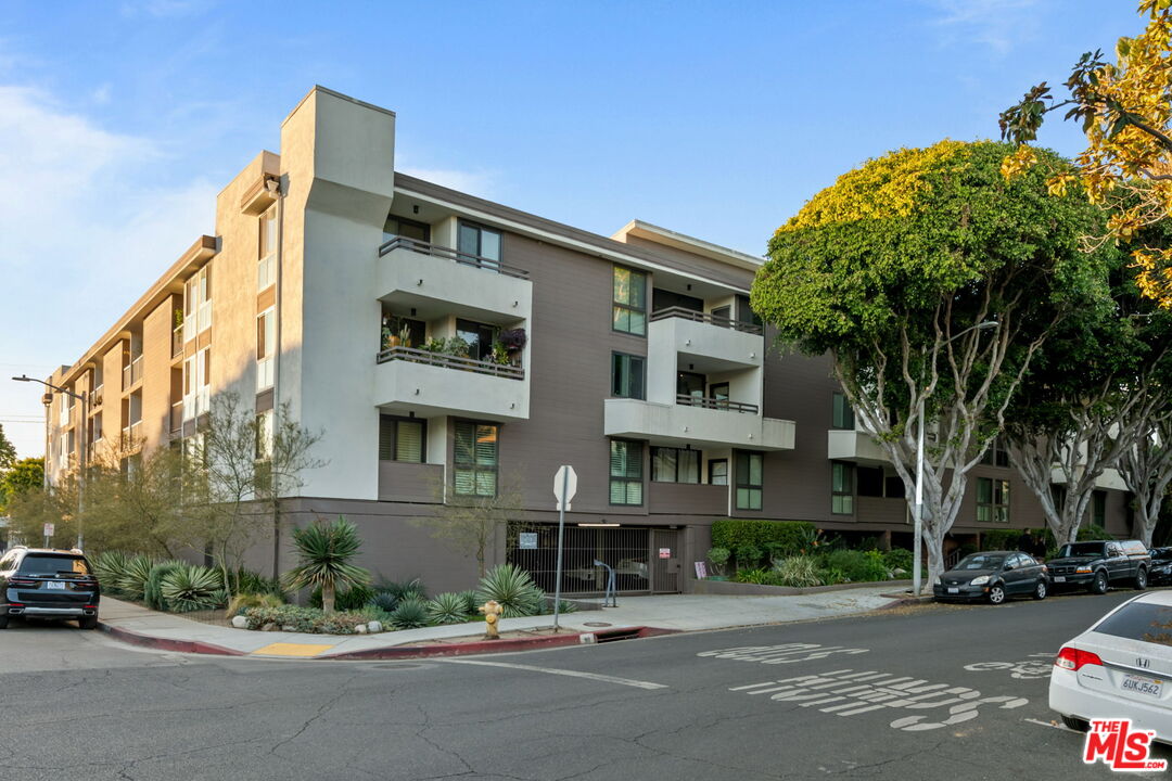 911 N Kings Rd Unit: 311