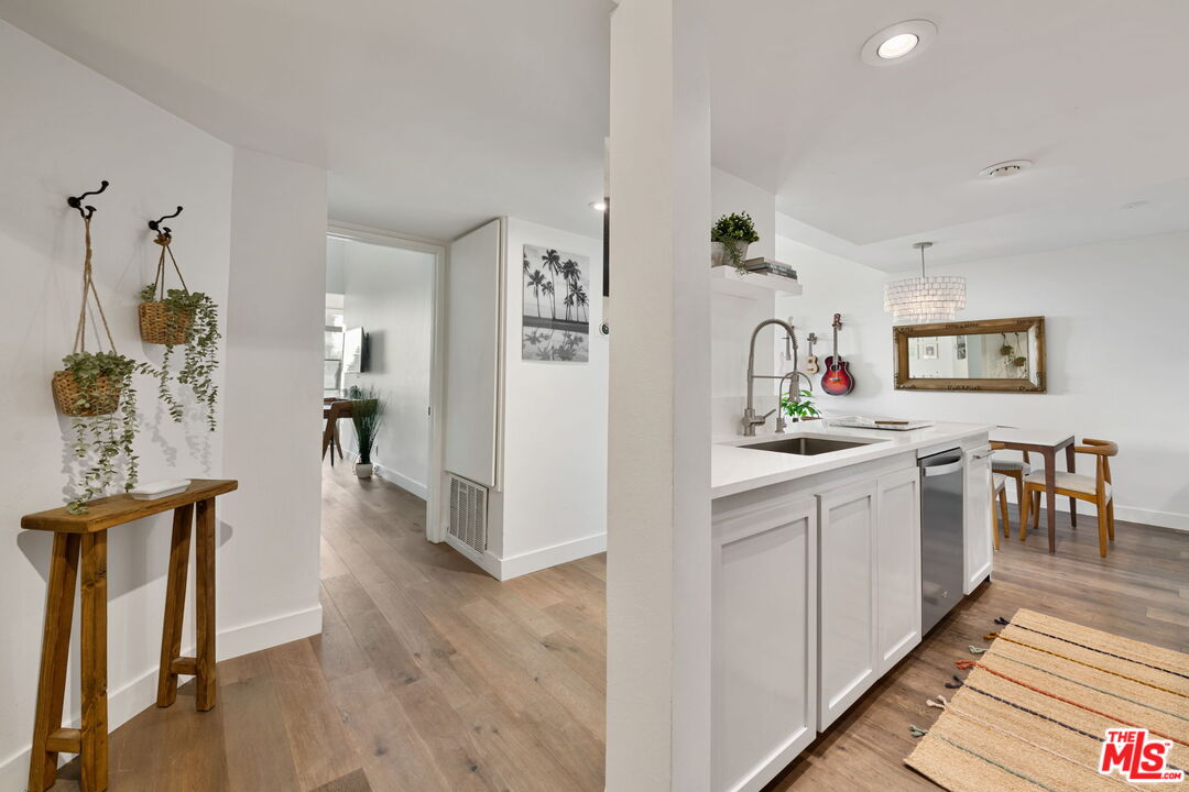 911 N Kings Rd Unit: 311