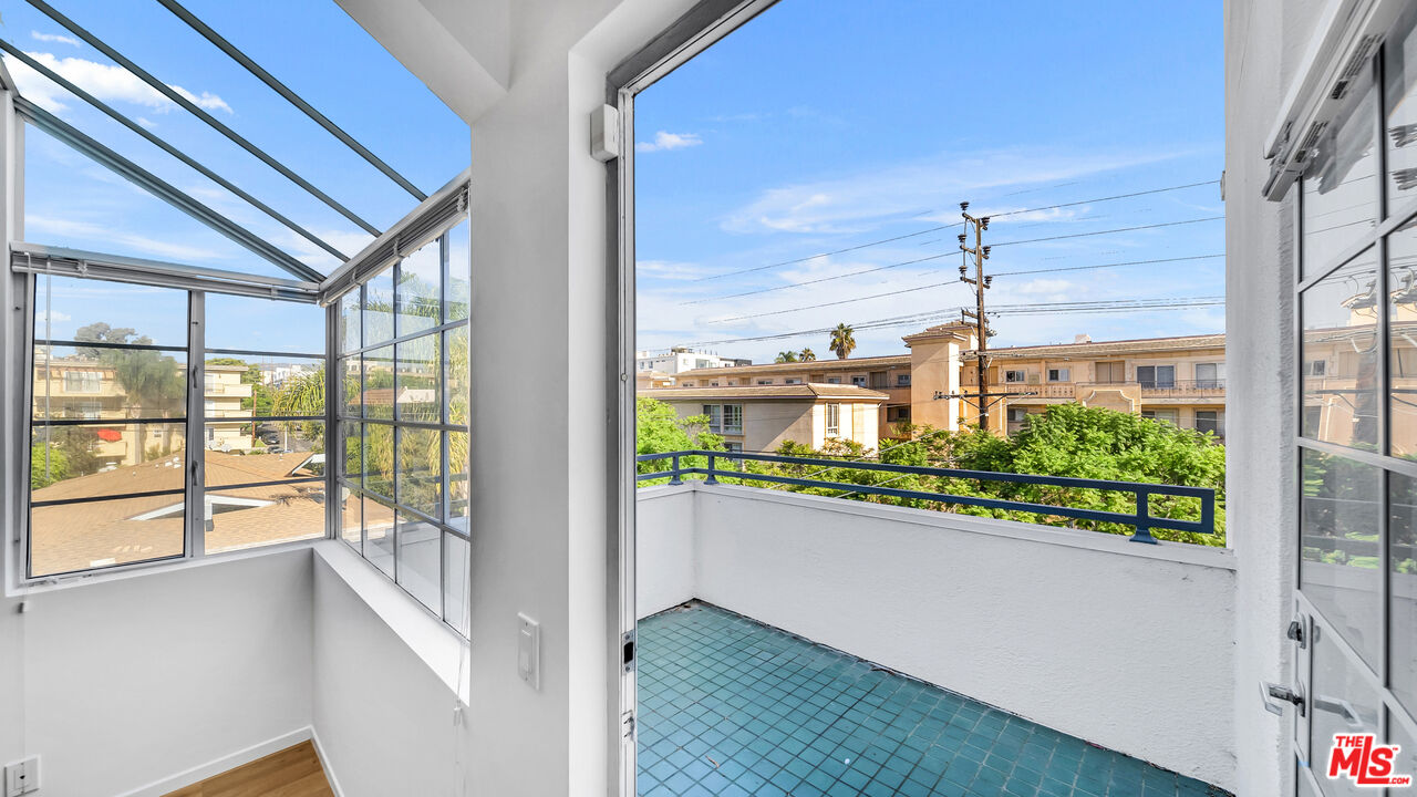 1025 S Westgate Ave Unit: 201