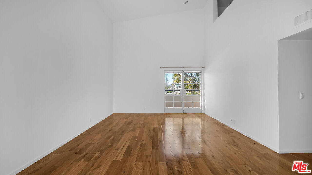 1025 S Westgate Ave Unit: 201