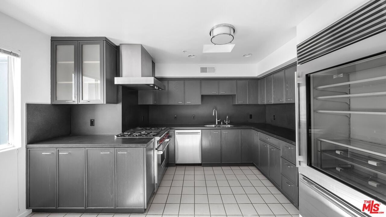 1025 S Westgate Ave Unit: 201