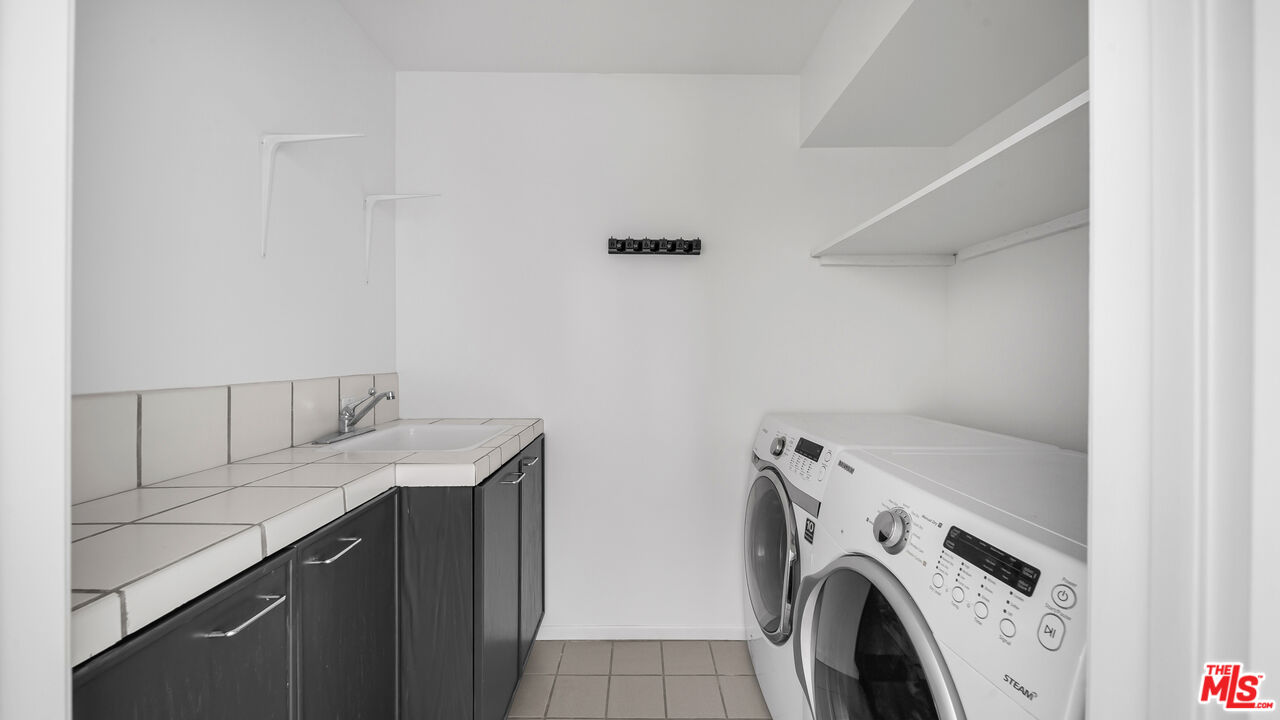 1025 S Westgate Ave Unit: 201