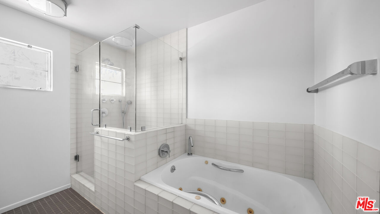 1025 S Westgate Ave Unit: 201