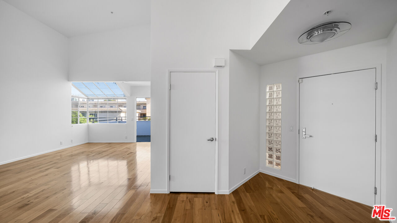 1025 S Westgate Ave Unit: 201