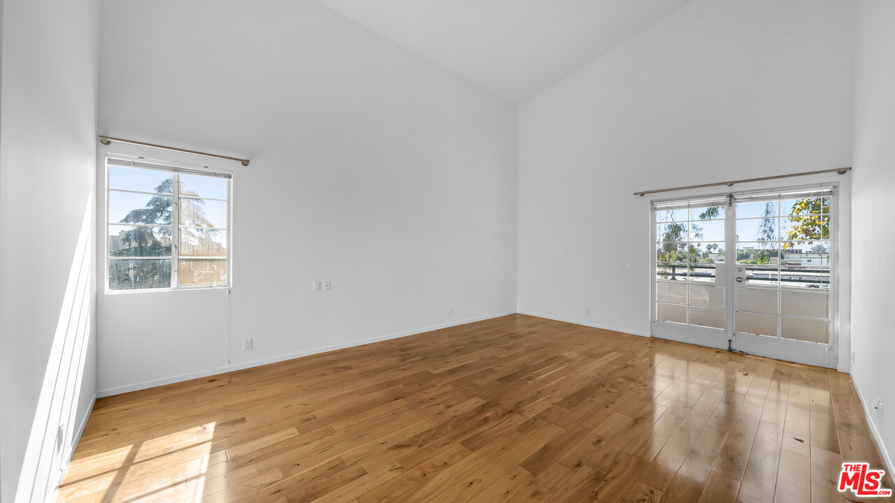 1025 S Westgate Ave Unit: 201