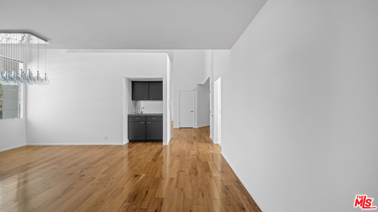 1025 S Westgate Ave Unit: 201