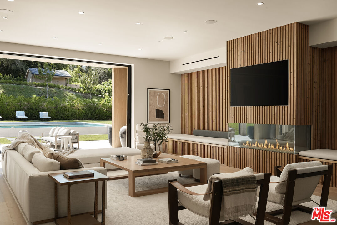 5287 Round Meadow Rd