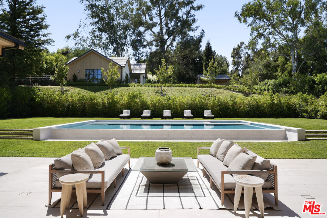 5287 Round Meadow Rd