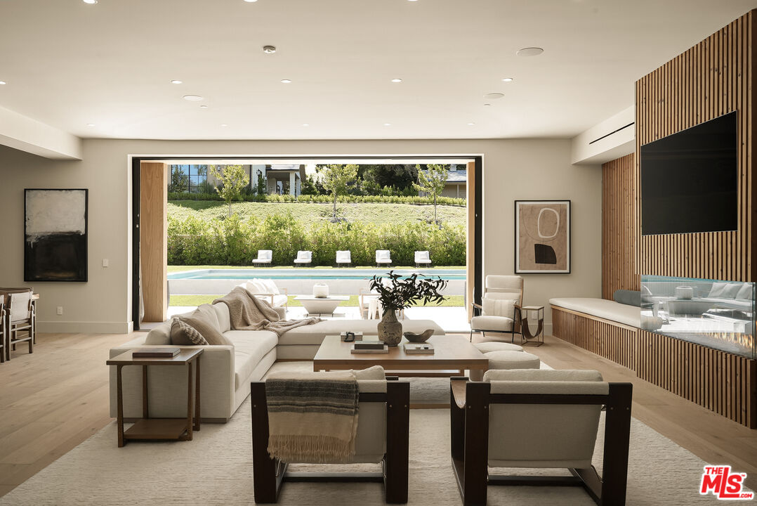 5287 Round Meadow Rd