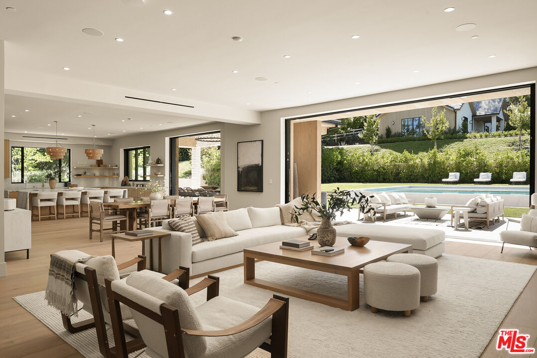 5287 Round Meadow Rd