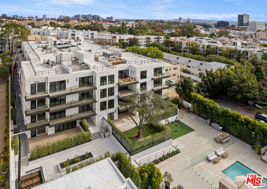 505 S Barrington Ave Unit: 401