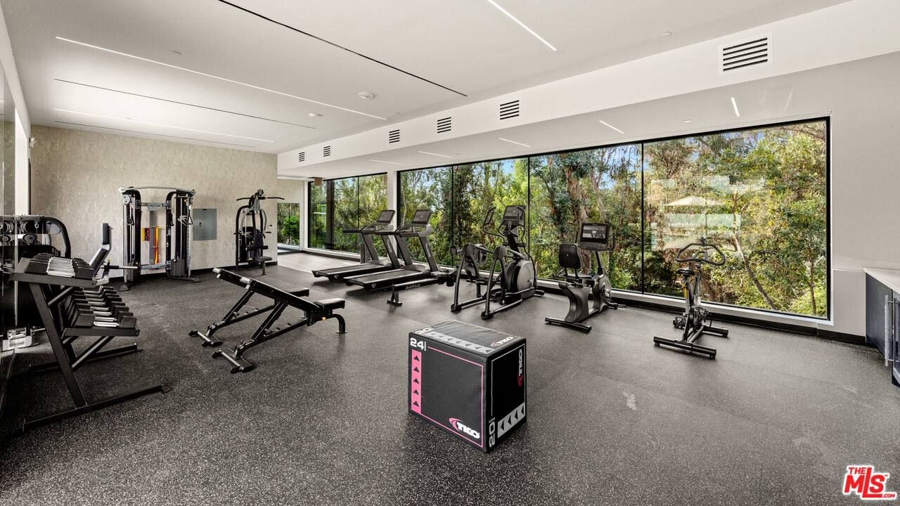 505 S Barrington Ave Unit: 401