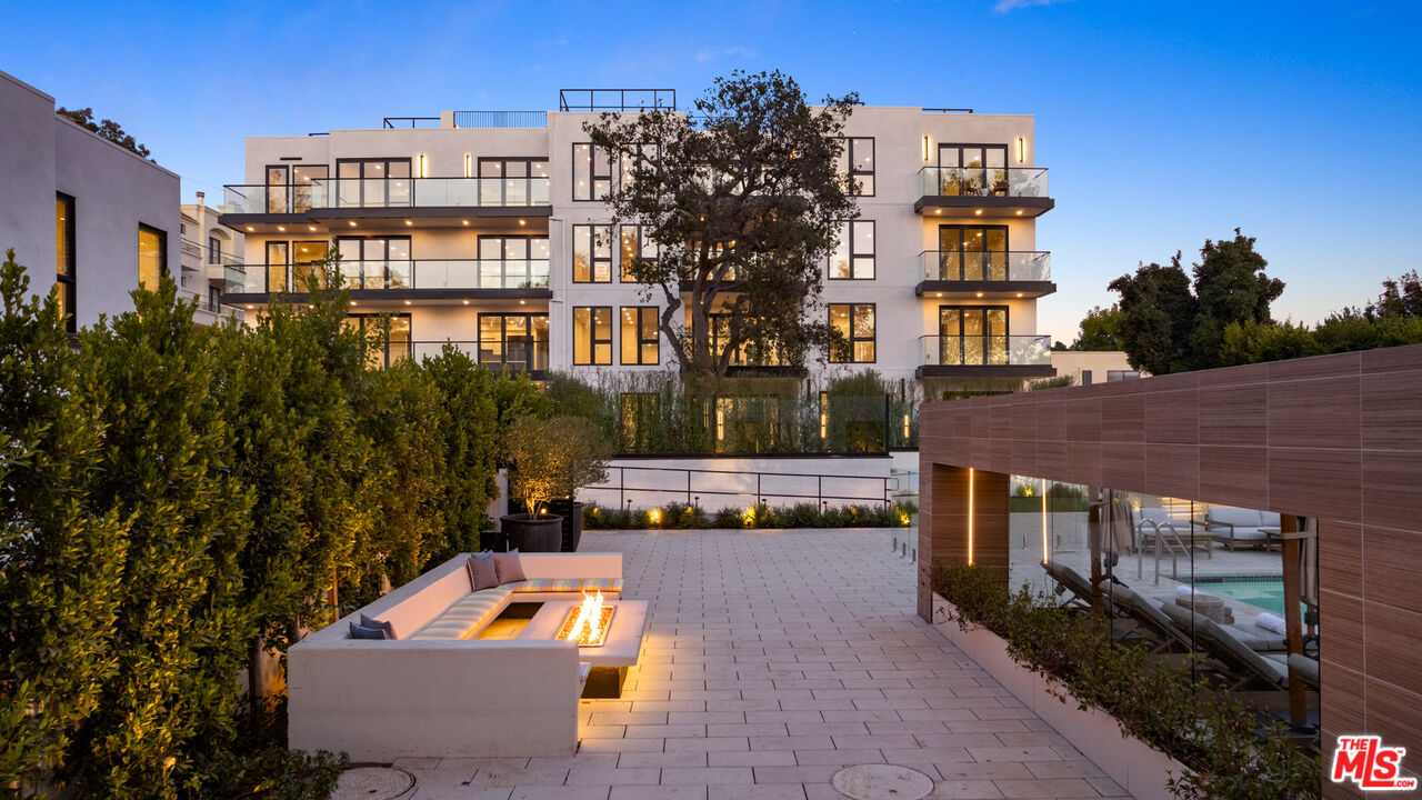505 S Barrington Ave Unit: 401