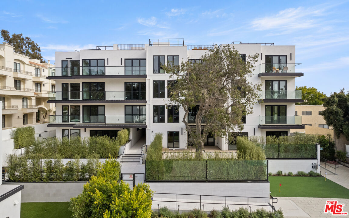 505 S Barrington Ave Unit: 401