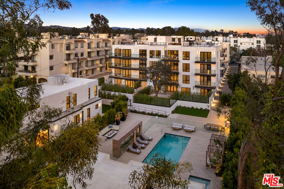 505 S Barrington Ave Unit: 401