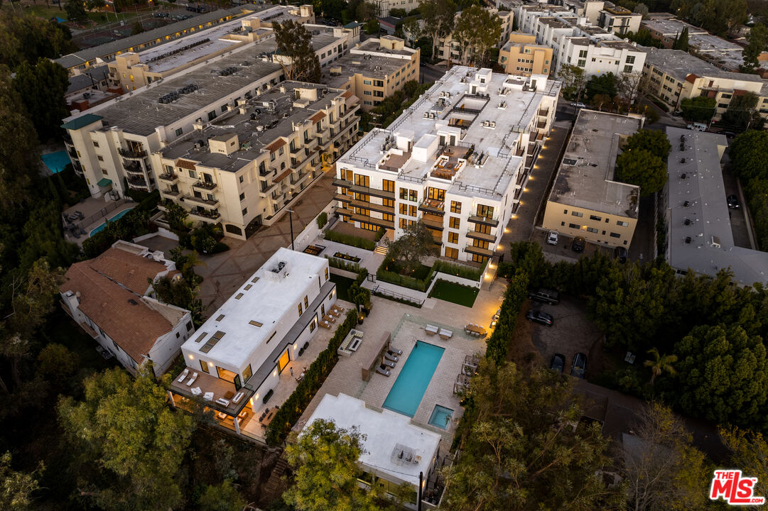 505 S Barrington Ave Unit: 401
