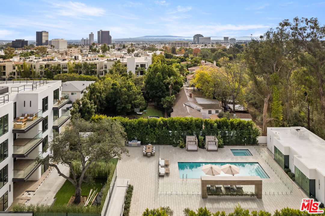 505 S Barrington Ave Unit: 401