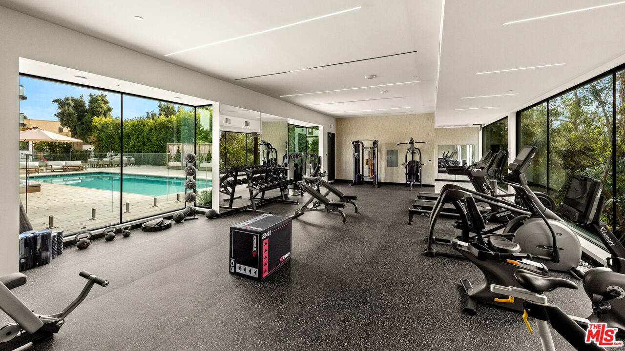 505 S Barrington Ave Unit: 401