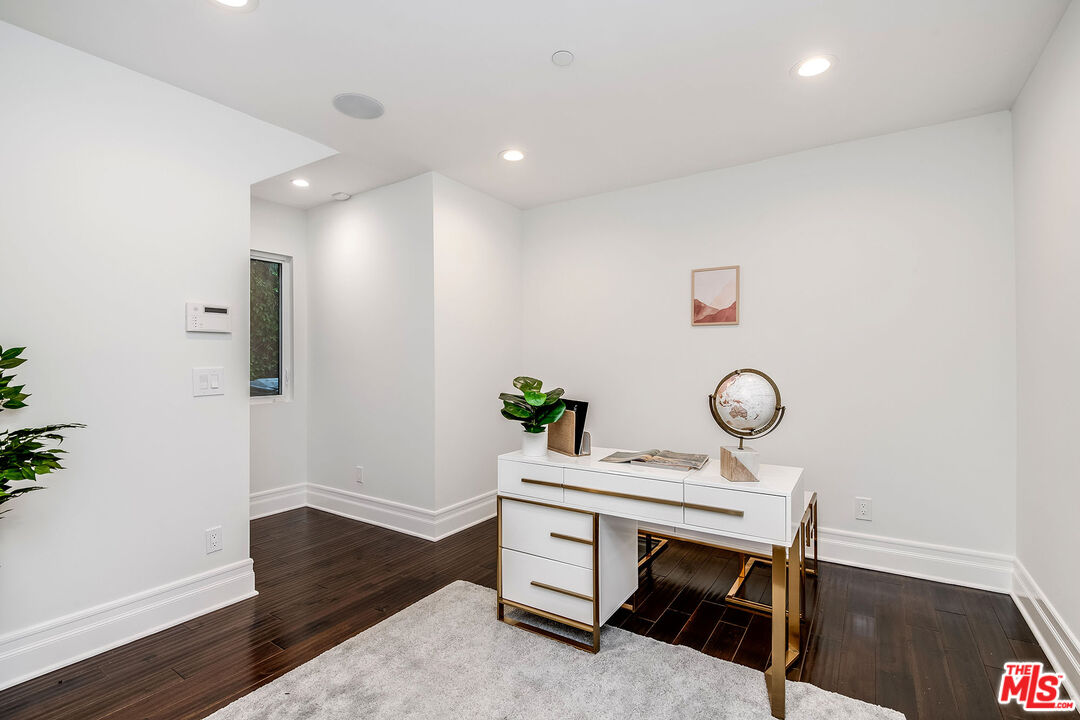 2017 Benedict Canyon Dr