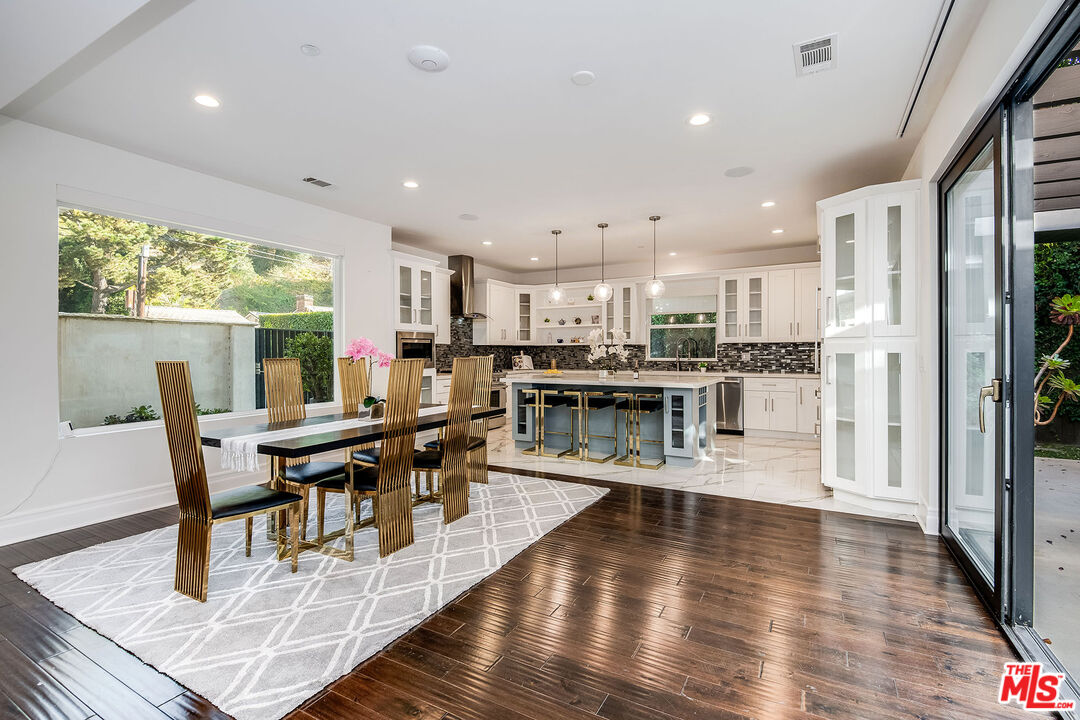 2017 Benedict Canyon Dr