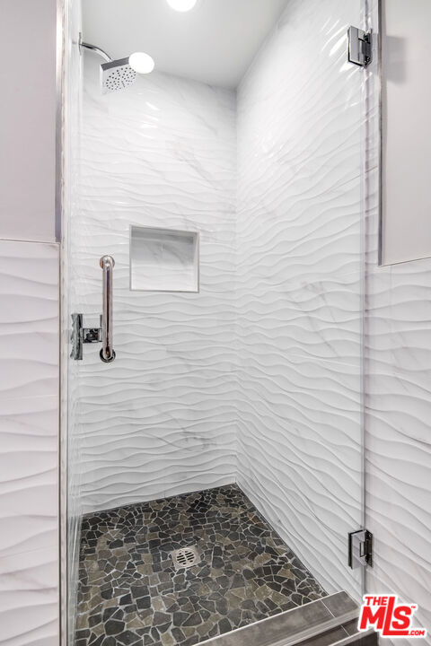 2017 Benedict Canyon Dr