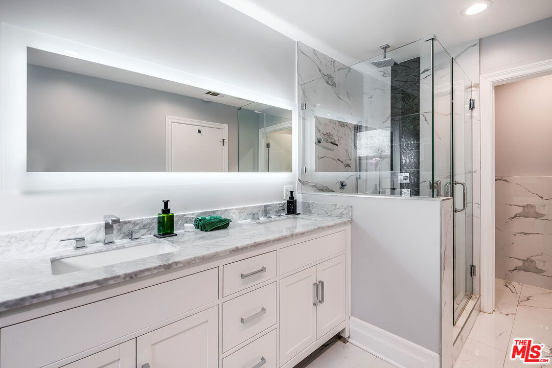 2017 Benedict Canyon Dr