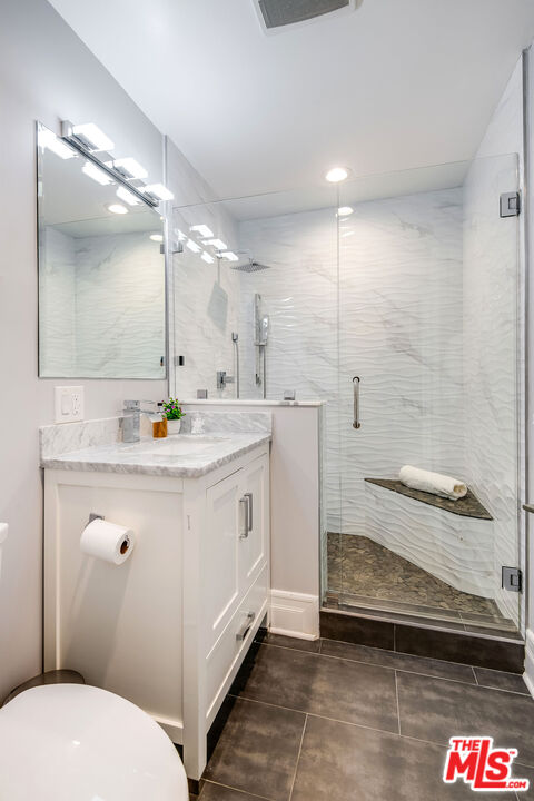 2017 Benedict Canyon Dr