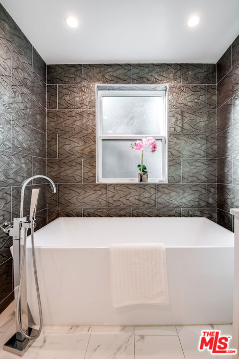 2017 Benedict Canyon Dr