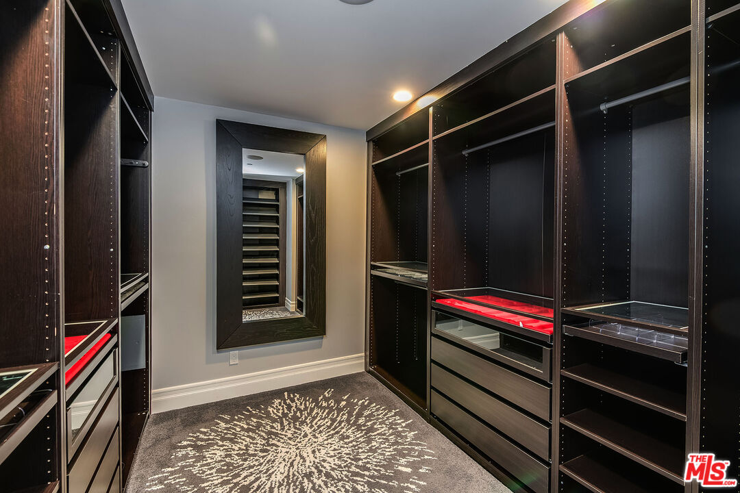 2017 Benedict Canyon Dr