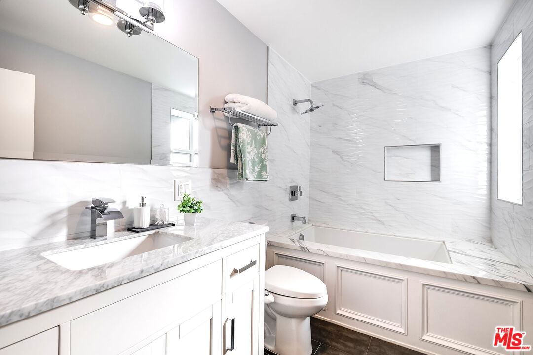 2017 Benedict Canyon Dr