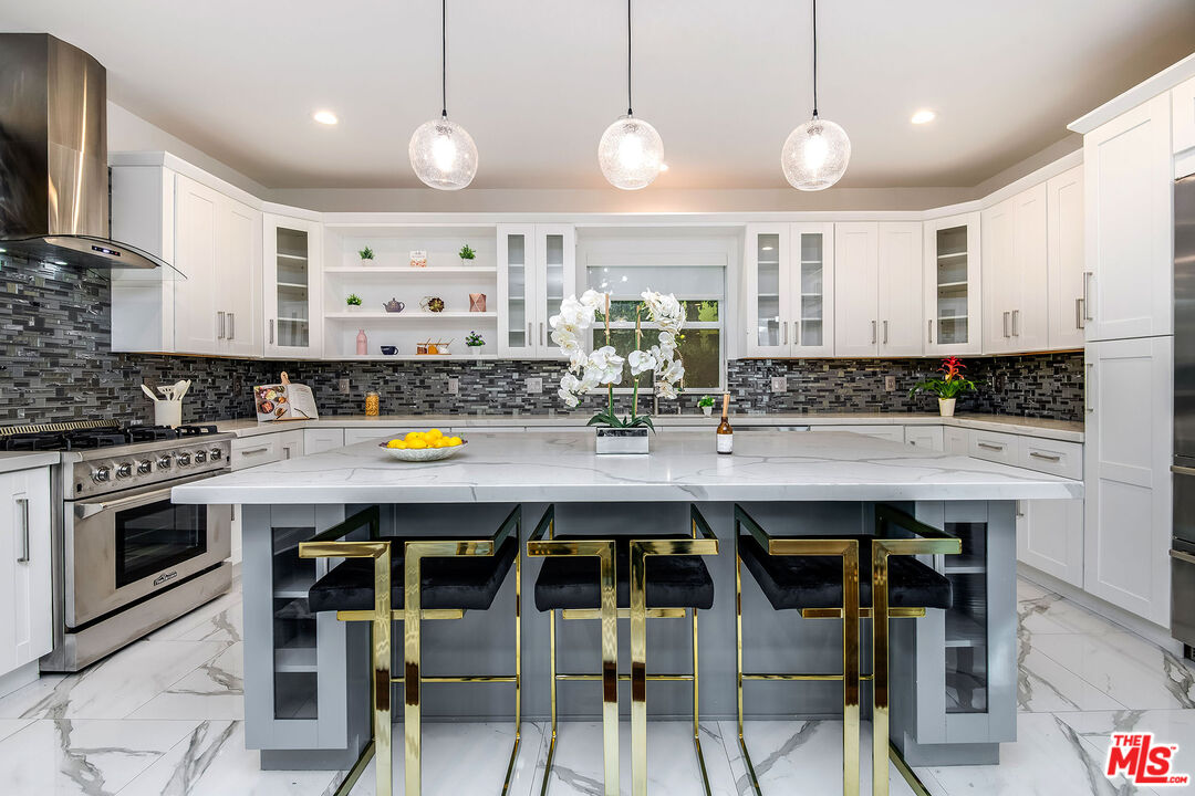 2017 Benedict Canyon Dr