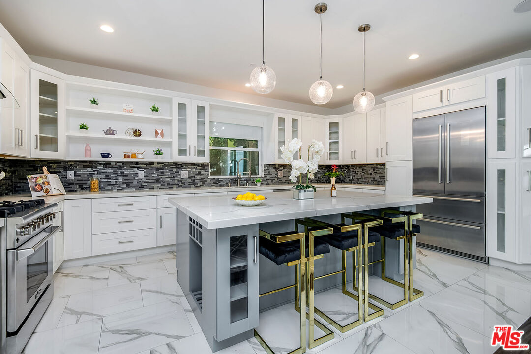 2017 Benedict Canyon Dr