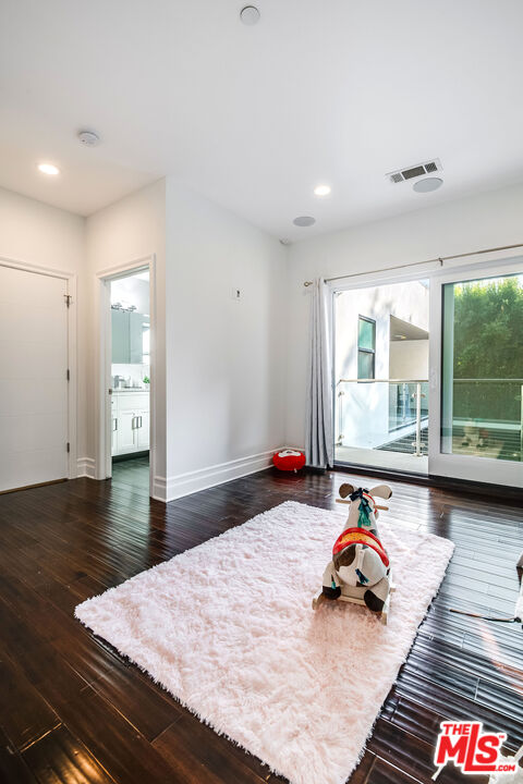 2017 Benedict Canyon Dr