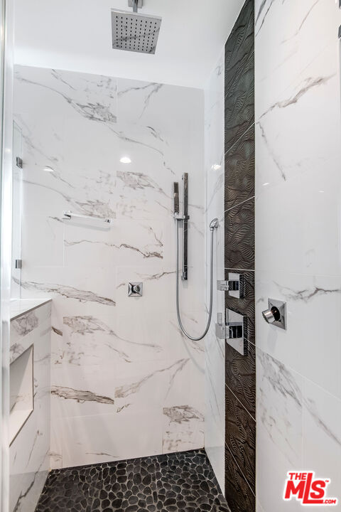 2017 Benedict Canyon Dr