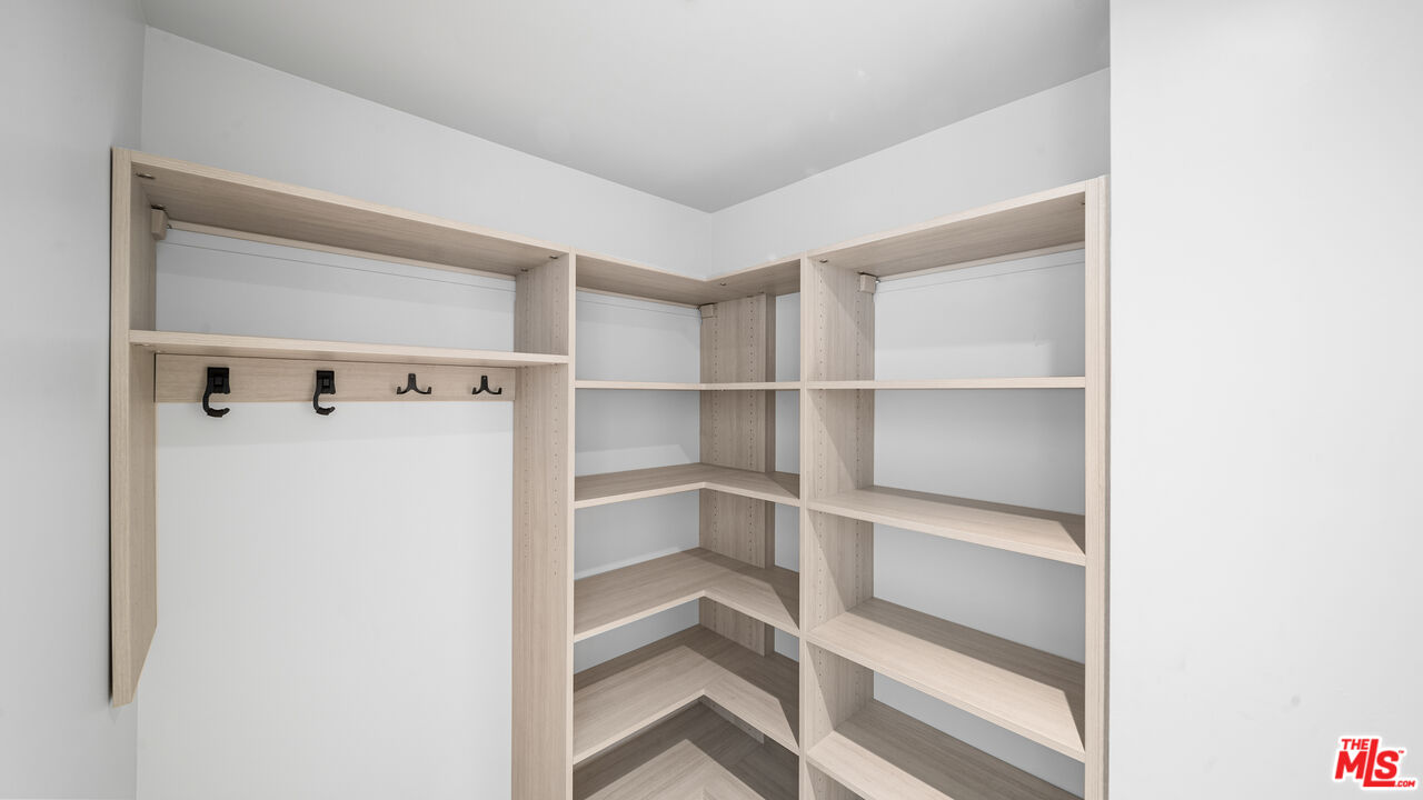 153 San Vicente Blvd Unit: PH 4C