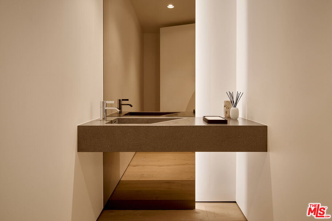 8899 Beverly Blvd Unit: 9A