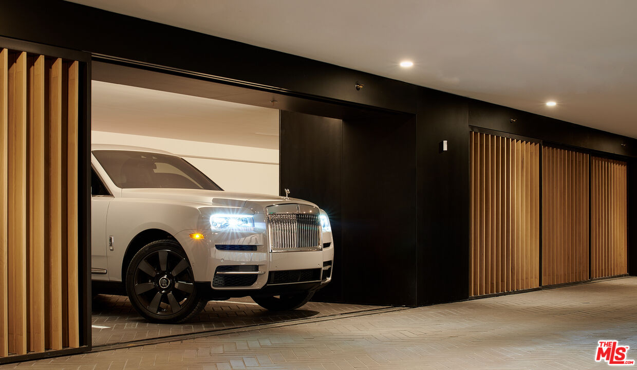 8899 Beverly Blvd Unit: 9A