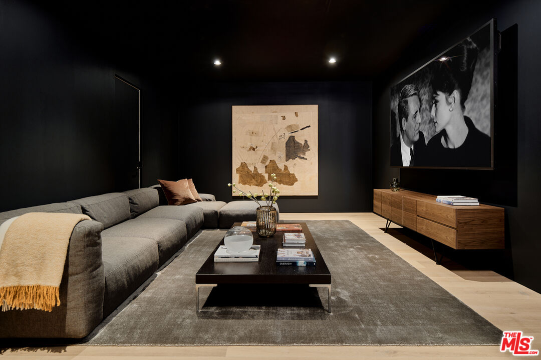 8899 Beverly Blvd Unit: 9A