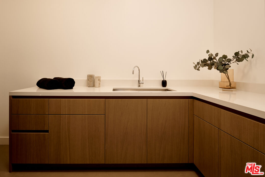 8899 Beverly Blvd Unit: 9A